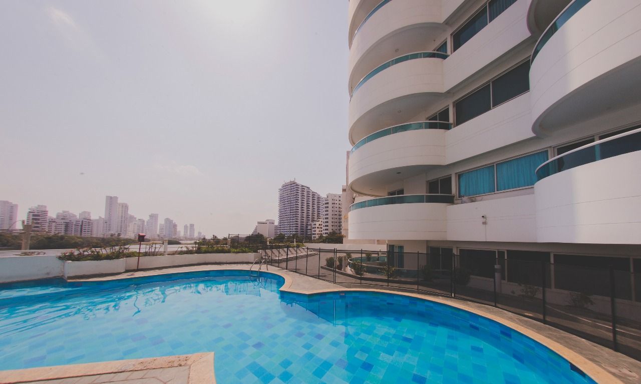 Piscina Edificio Torres del Lago Cartagena