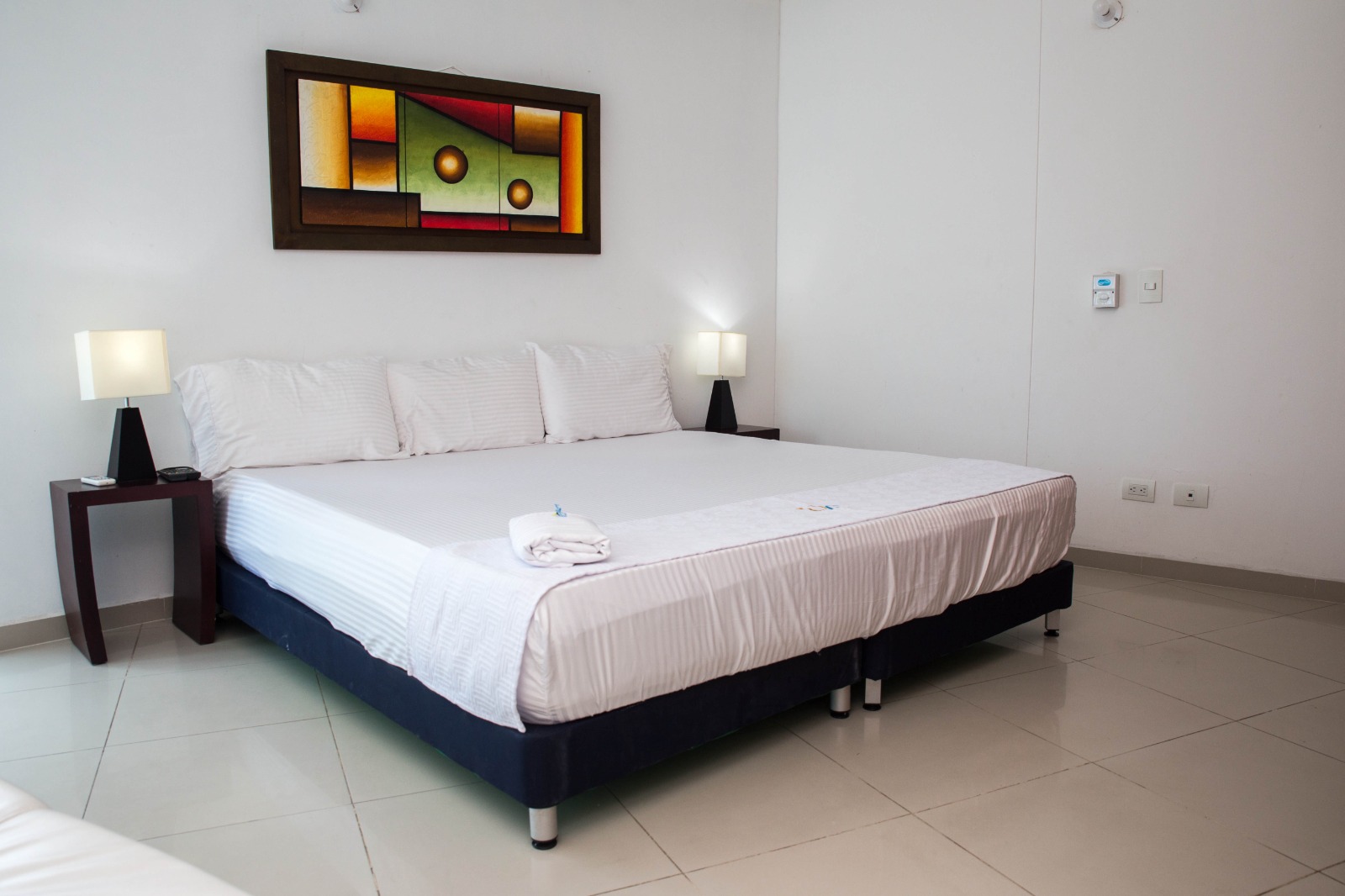 Alcoba Principal del Apartamento 2 Alcobas Edificio Poseidón del Caribe 905, obsérvese la cama doble matrimonial