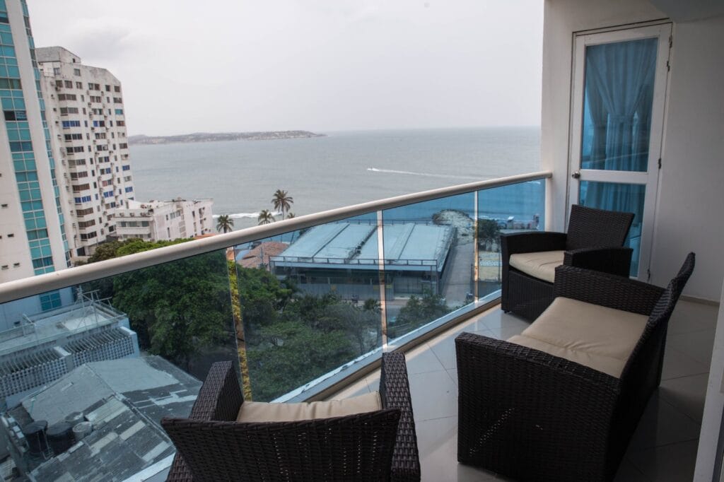 Balcón con vista al mar para disfrutar de momentos inolvidables. Apartamento 2 Alcobas Edificio Poseidón del Caribe 905,