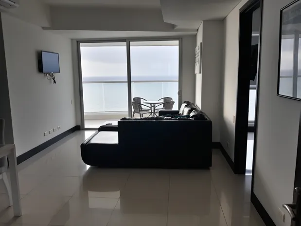 Sala Con balcón proyectado hacia el mar Apartamento los alcobas 3102 edificio Palmeto elíptic