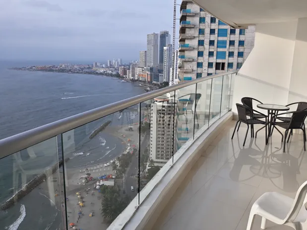 Balcón del apartamento 3102 edificio palmetto eliptic