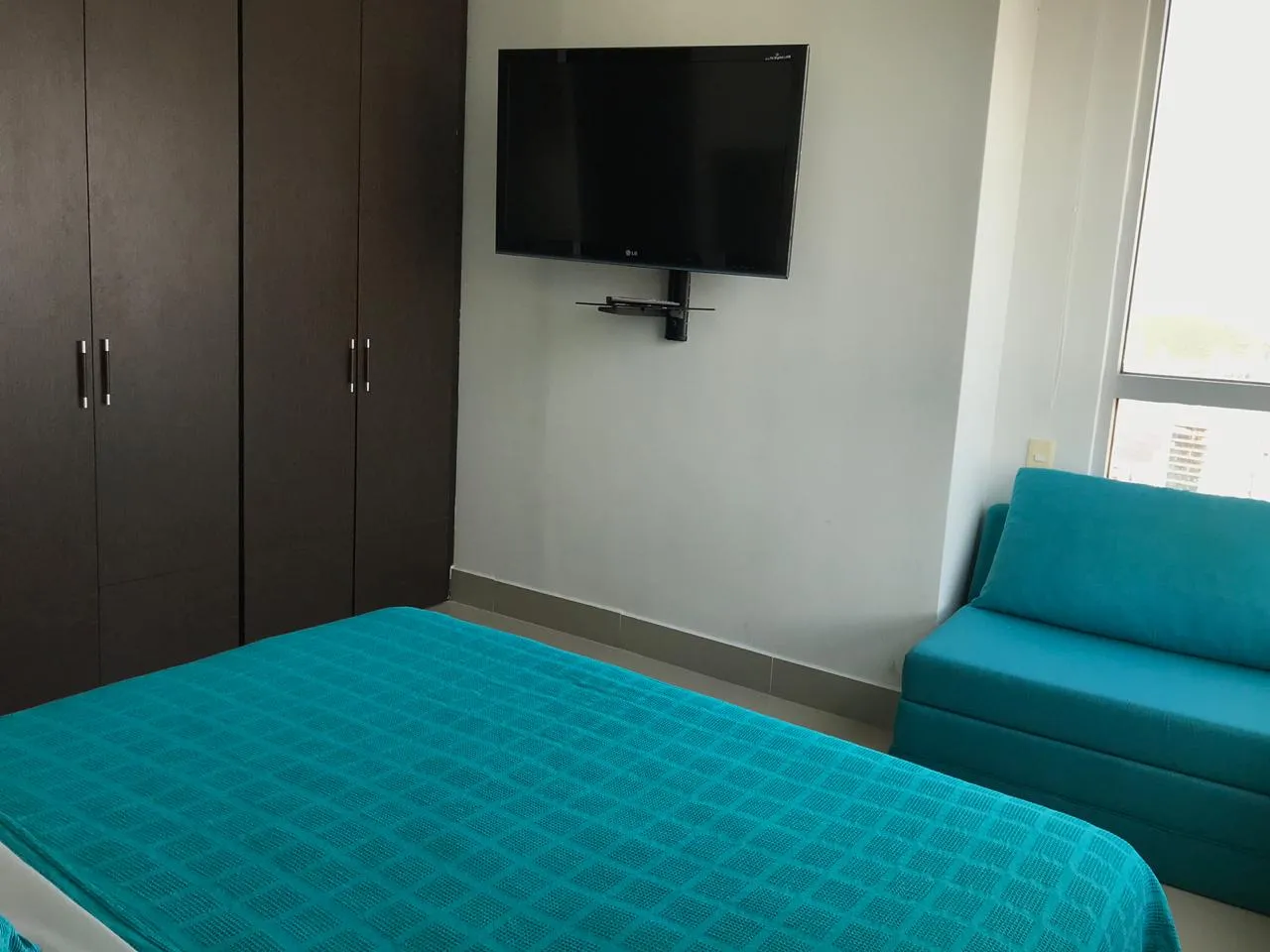 Alcoba auxiliar con cama doble y cama sencilla capacidad 3 personas