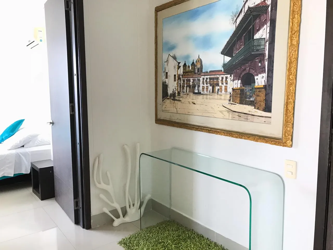 No desde las obras de arte y arreglos estéticos que hacen del apartamento 36051 lugar especial para tu estadía