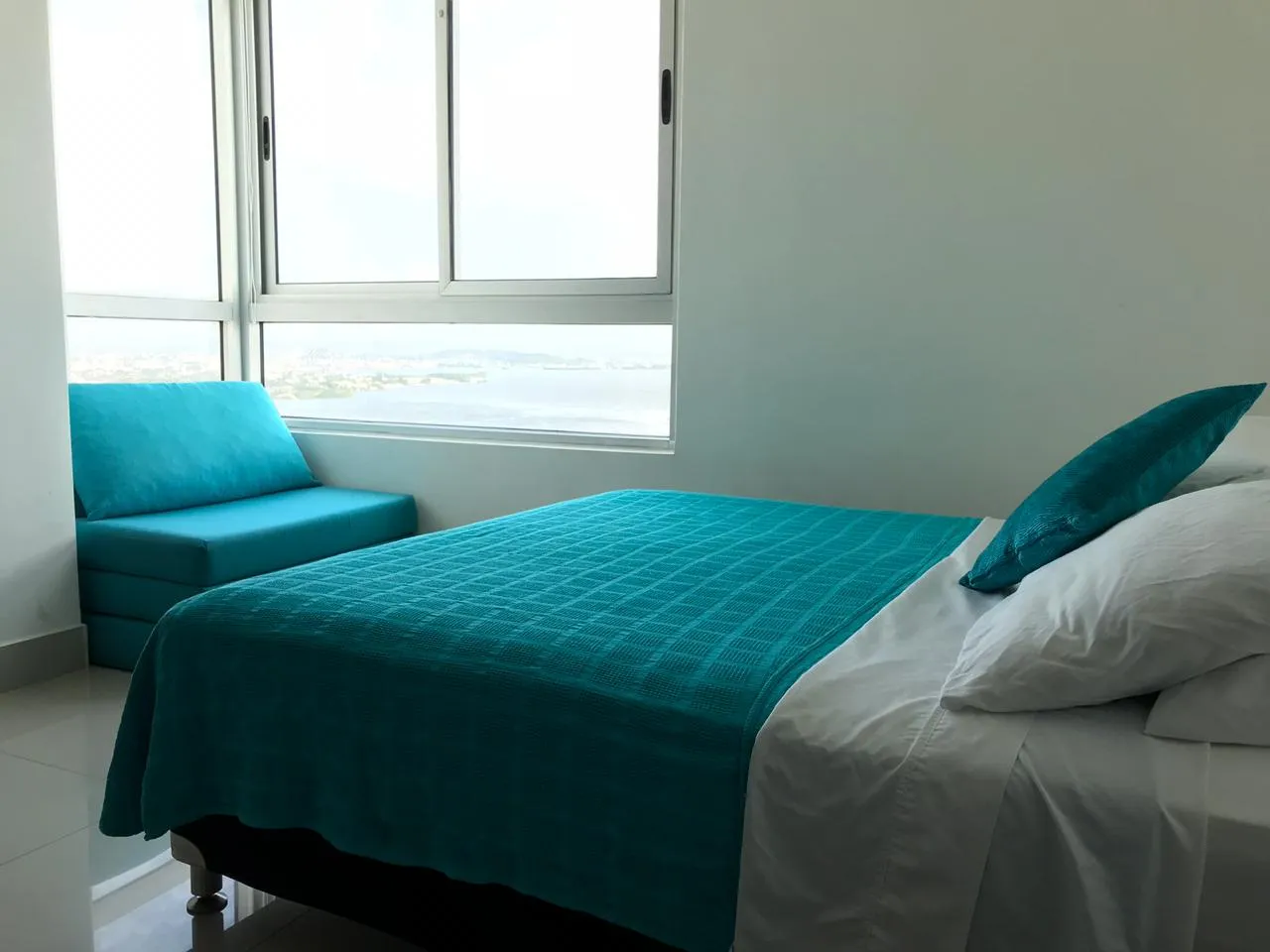 Alcoba auxiliar del apartamento 36 Alcoba auxiliar del apartamento 3605. Cama doble y cama sencilla para 3 personas