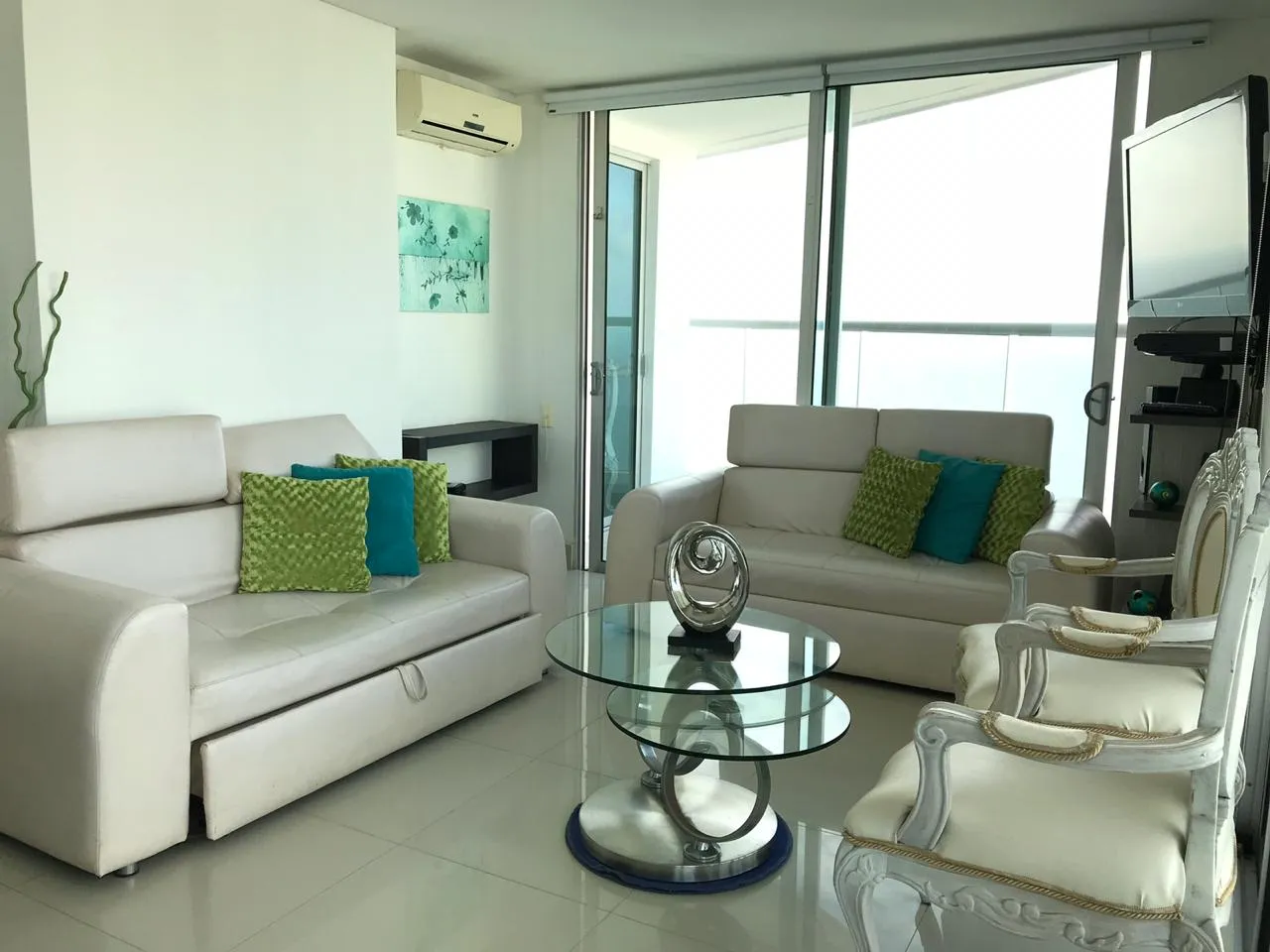 Hermosa sala que da el ambiente para disfrutar de una maravillosa estadía en el apartamento 3605 del edificio palmetto eliptic