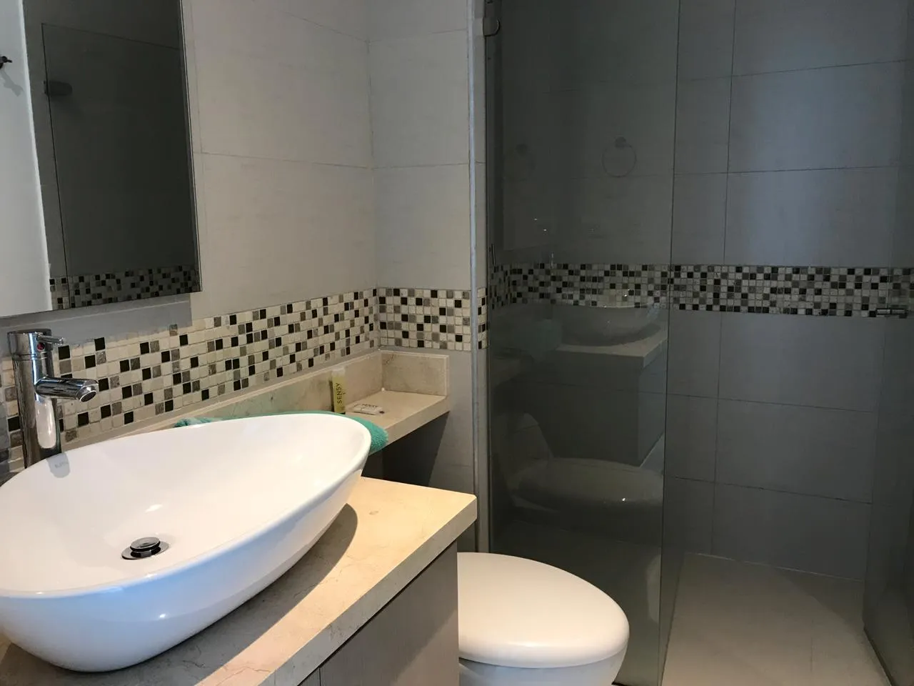 Baño penthouse tres alcobas palmetto beach 2501