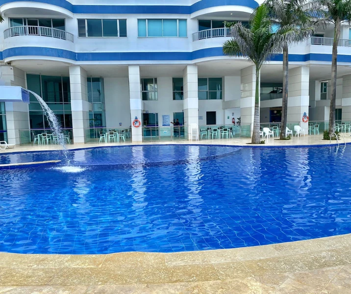 Caida e gua de la piscina del edificio Palmetto Uno o Palmetto Cartagena