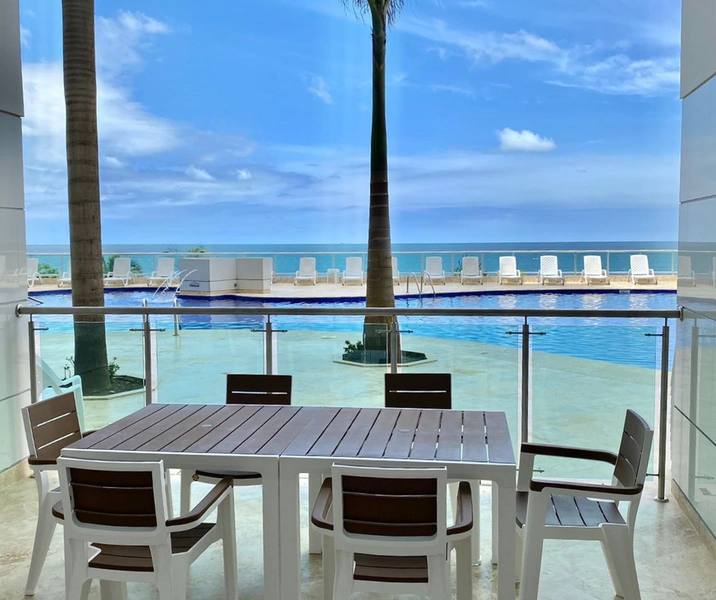 Piscina del Palmetto Cartagena o Palmetto Uno, es igual. Buena atencion y una maravillosa atencion.