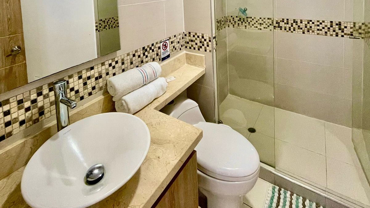 Baño interno en cada habitacion del edificio Palmetto Beach