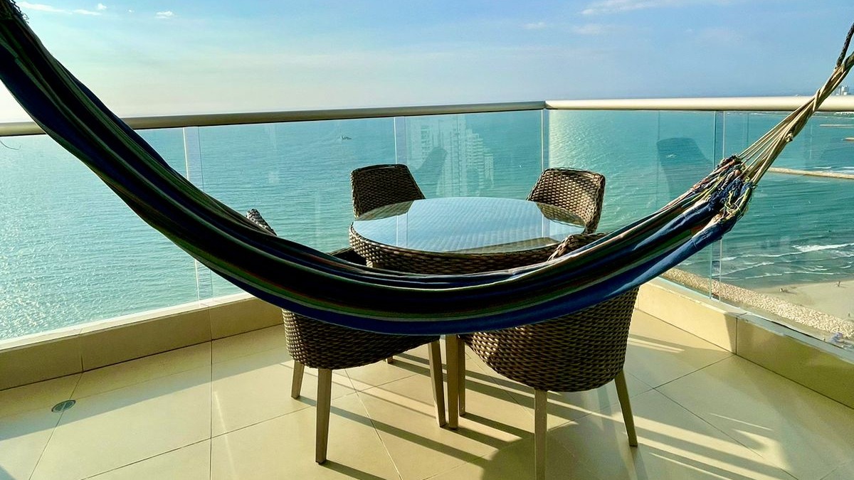 Balcón con vista al mar desde el piso mas bajo del edificio