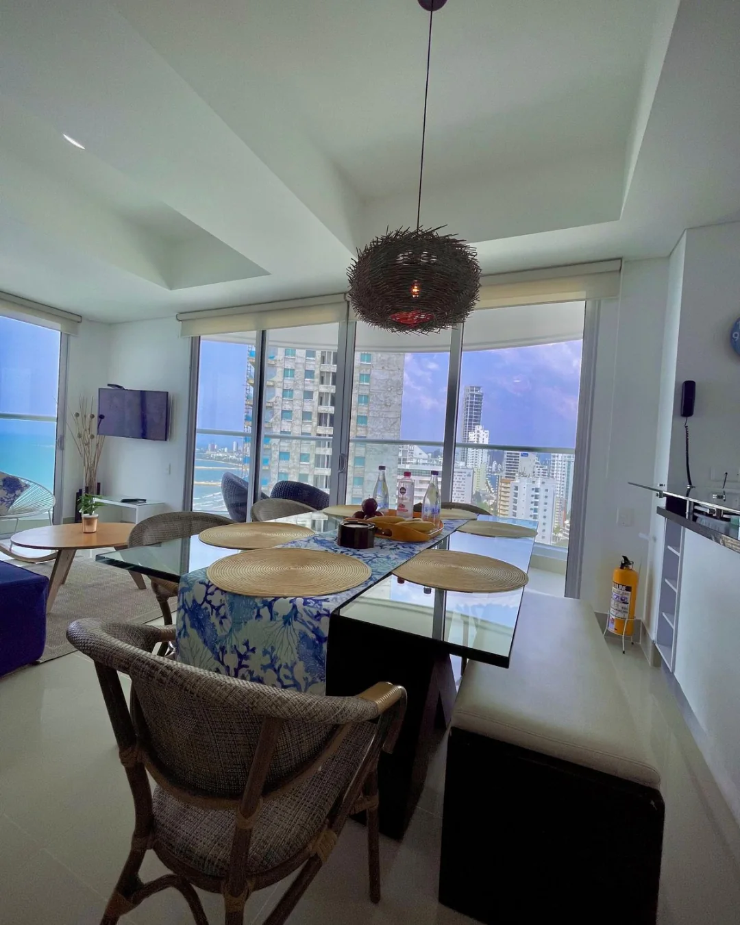Sala con espectacular vista al Mar Apartamento 2205 Edificio Palmetto Eliptic