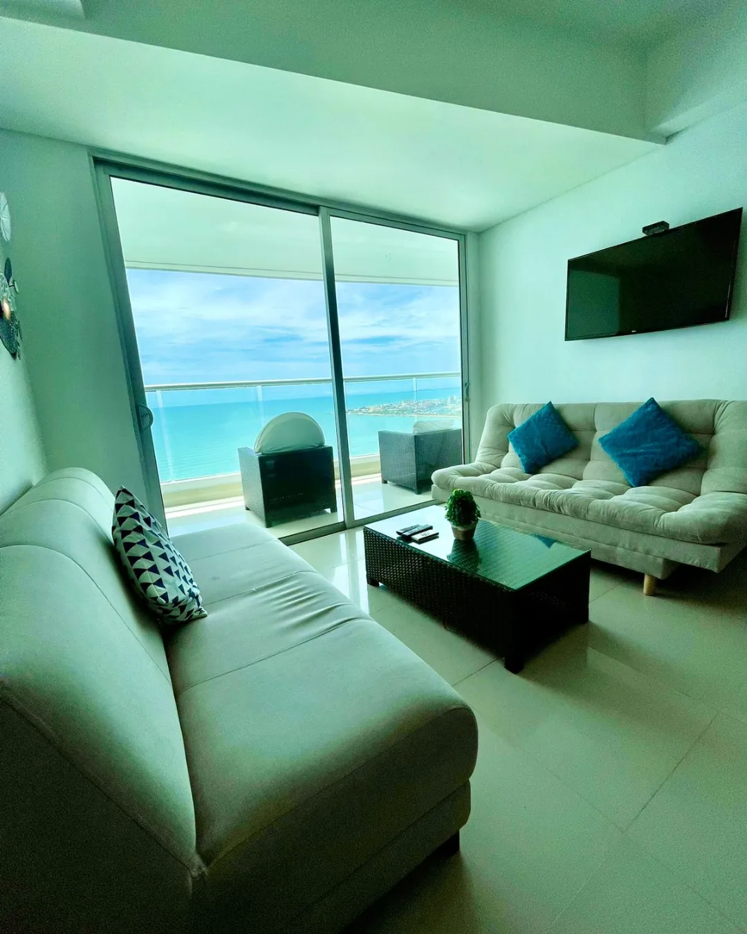 Hermosa vista al mar desde la sala