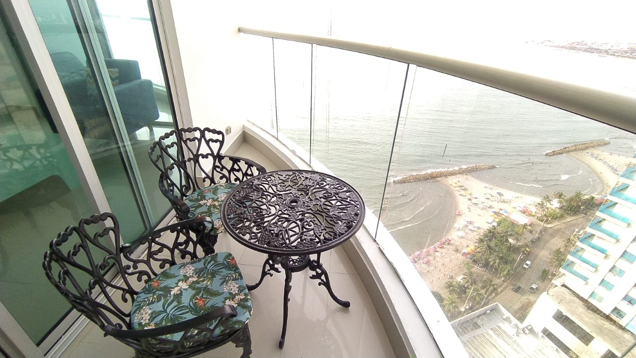 Balcon con vista al mar del apartamento dos alcobas edificio palmetto eliptic