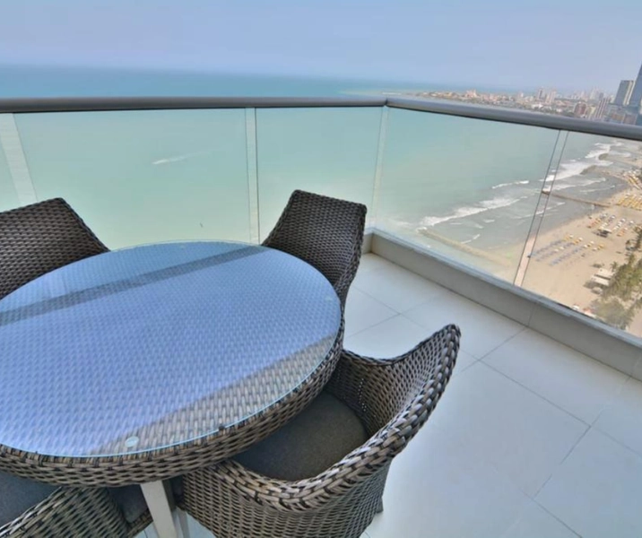 Balcón con fabulosa vista al mar desde el apartamento vacacional 2801 Tres habitaciones Edificio Palmetto Beach