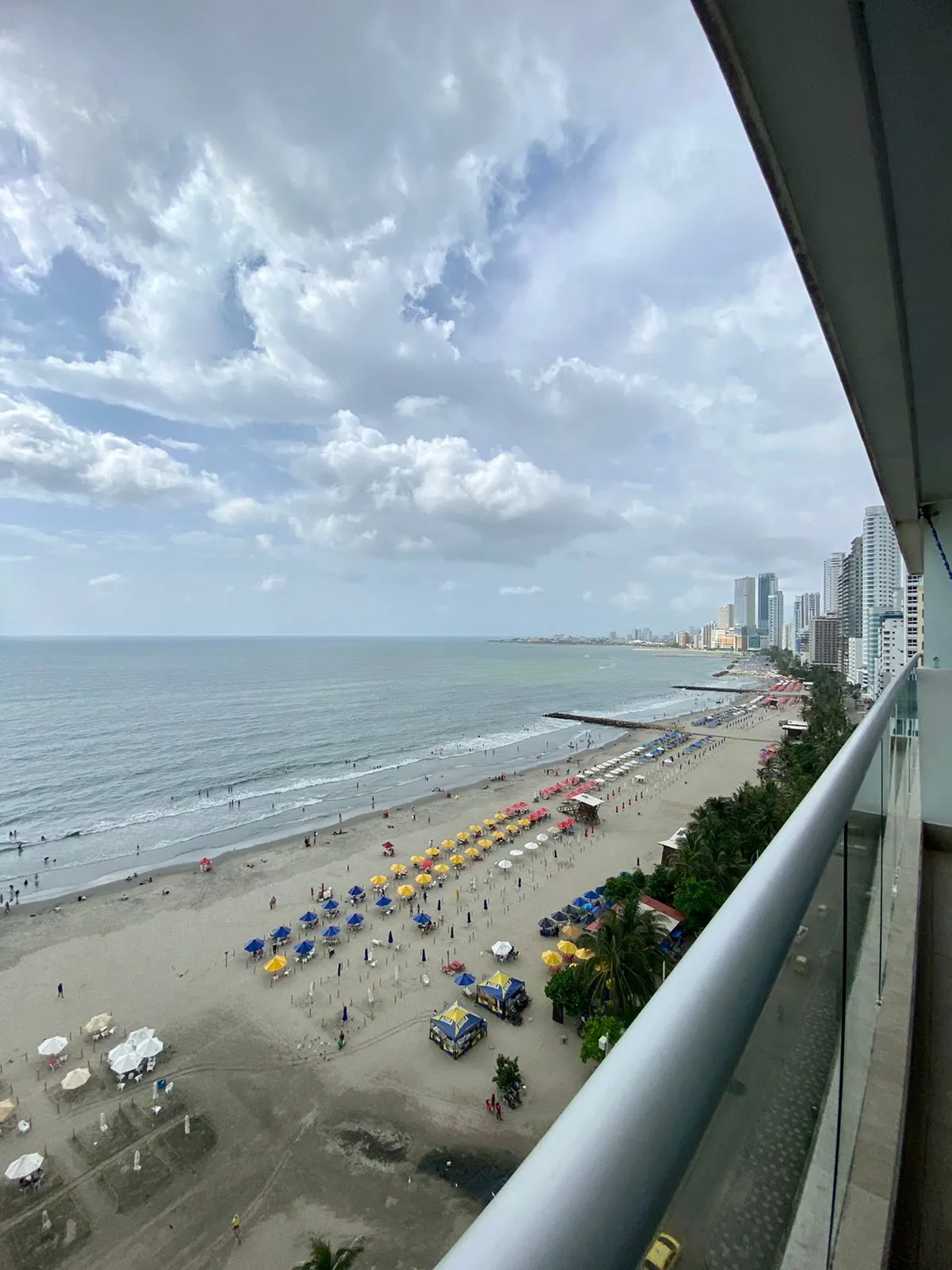 Vista al mar desde el balcón del apartamento 12.3 del Edificio Palmetto Beach