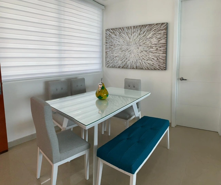 Comedor de 4 puestos del apartamento 1104 Edificio Palmetto Cartagena