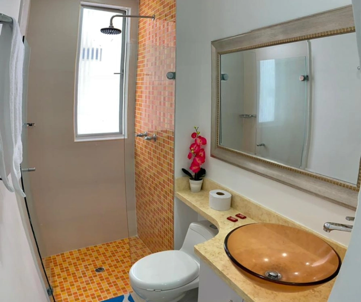 Baño de la alcoba Auxiliar del apartamento 1104 Edificio Palmetto Cartagena