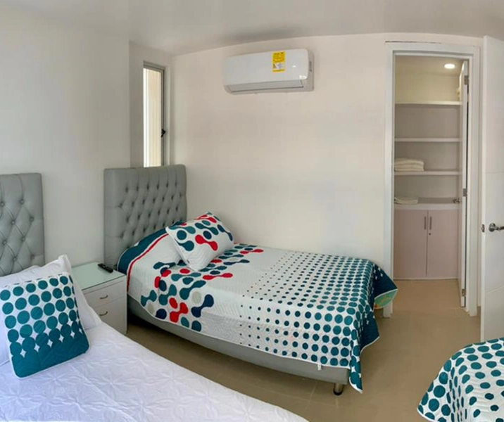Tres camas de la alcoba auxiliar del apartamento 1104 Edificio Palmetto Cartagena