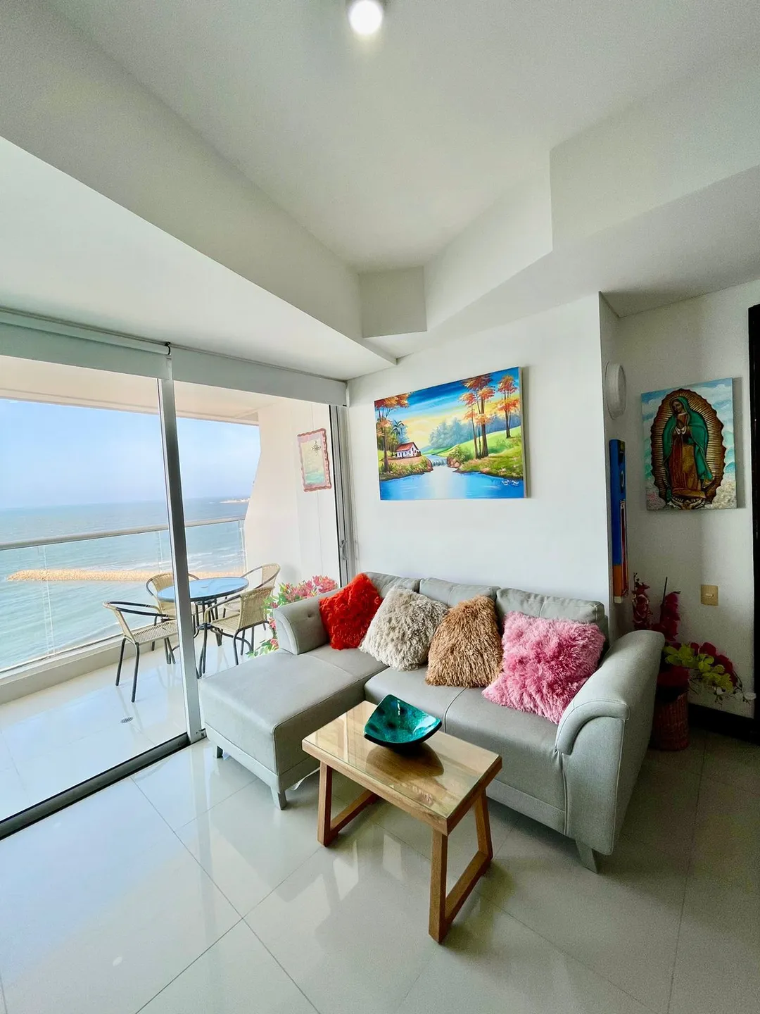 Sala y Balcón del apartamento 1502 Edificio Palmetto Eliptic