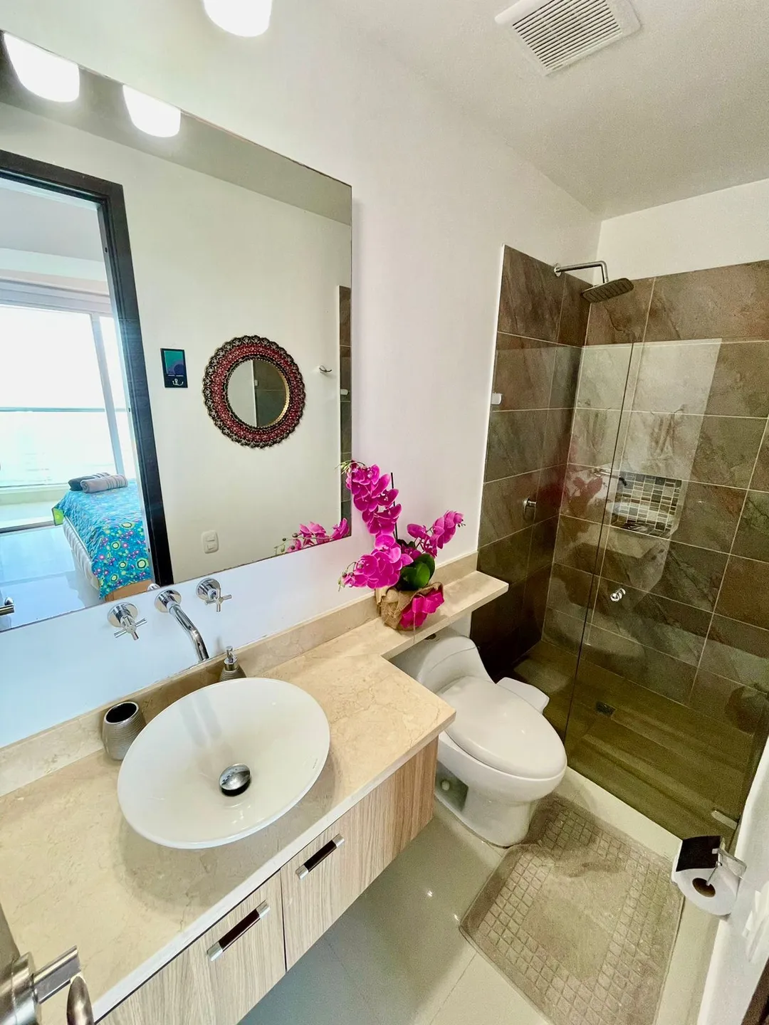 Baño del apartamento 1502 Edificio Palmetto Eliptic