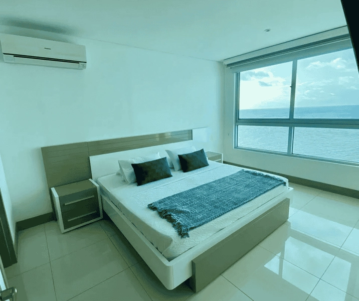Alcoba principal del apartamento 2402 edificio palmetto Beach