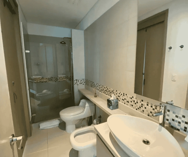 Baño, apartamento 2402.