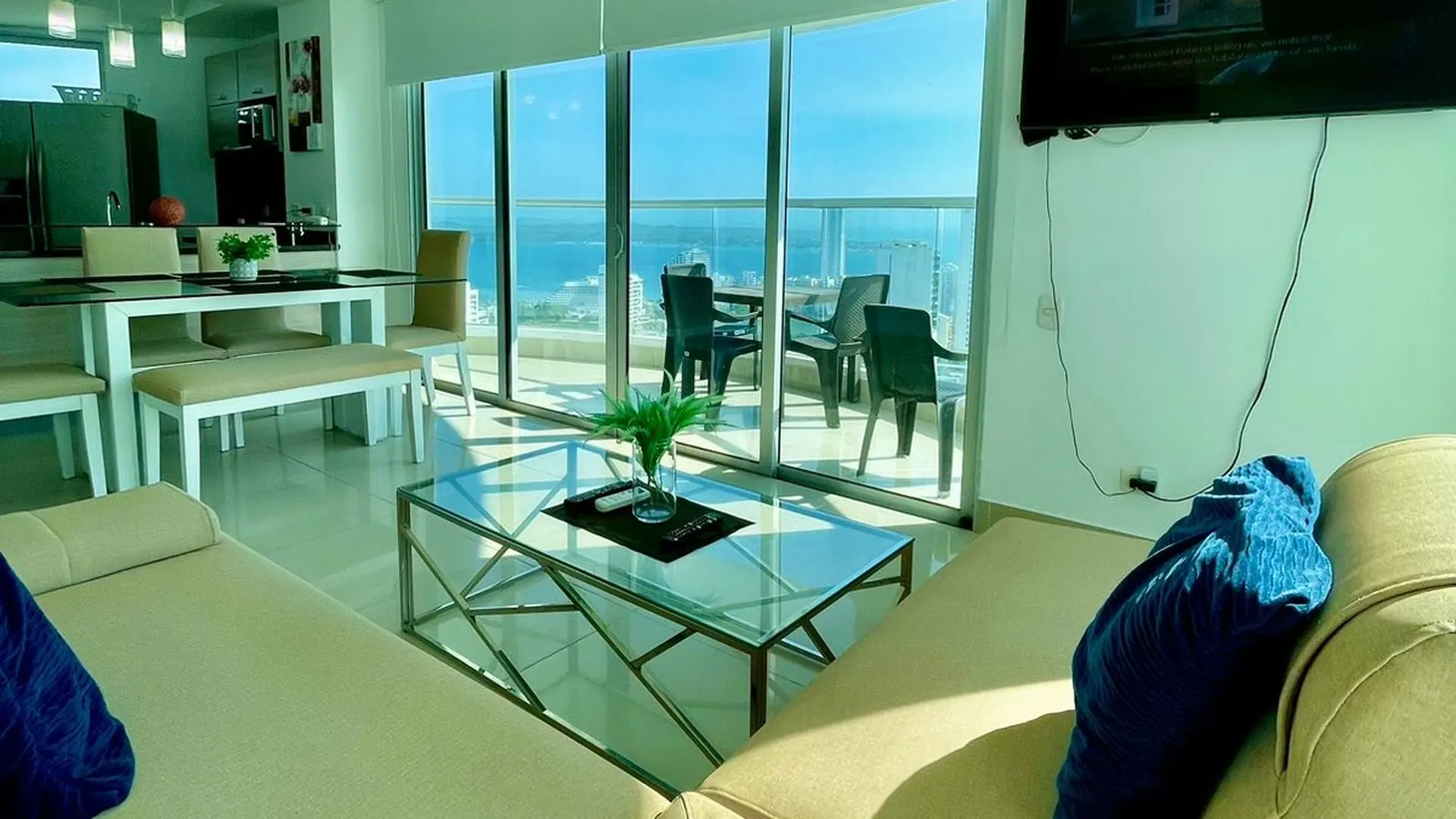 Sala Espectacular con salida al Balcón alquiler vacacional Palmetto Eliptic 3 alcobas
