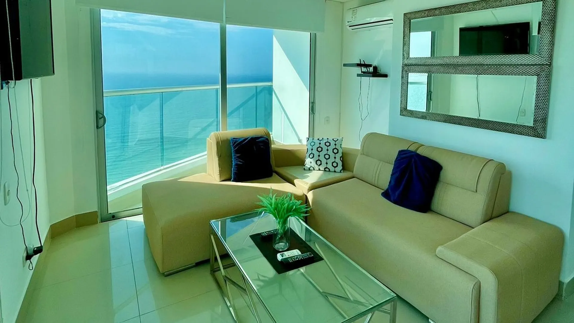 Sala con vista al mar Apartamento Vacacional 4101 Edificio Palmetto Eliptic Cartagena