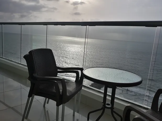 1402 Apartamento, piso alto, edificio Palmetto eliptic, balcón con vista al mar