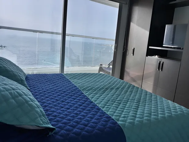 Alcoba principal con la más espectacular vista al mar Apartamento 1402. edificio palmetto eliptic