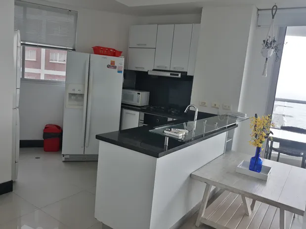 Cocina apartamento Vacacional 1701 Edificio Palmetto Eliptic