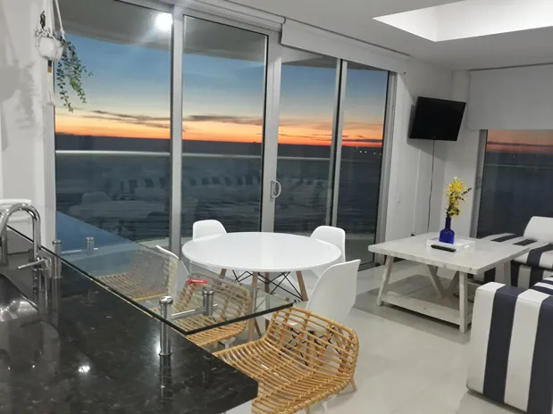 Balcón del apartamento con vista a los mas espectaculares atardeceres de CArtagena