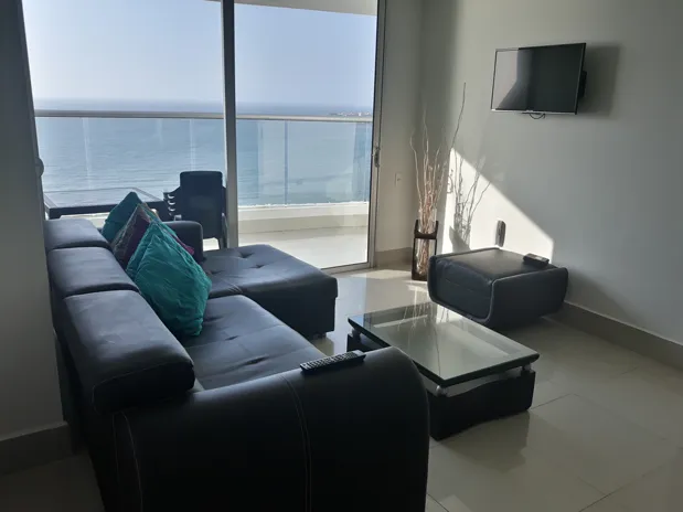 Sala con vista al mar apartamento 2303 Edificio Palmetto Eliptic