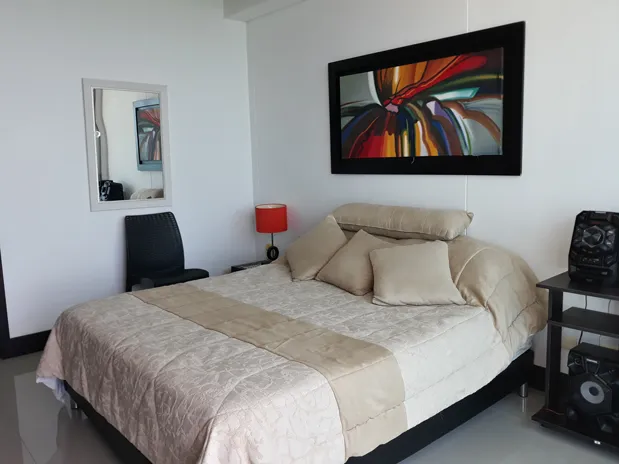 Alcoba principal. Venga y disfrute de apartamento en Palmetto Eliptic para 6 personas amoblado