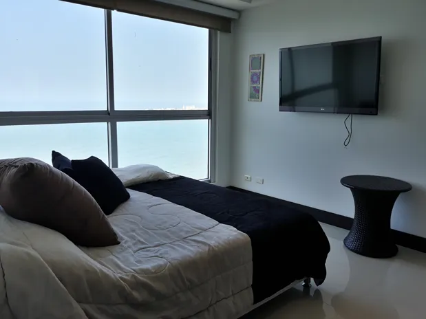 Alcoba auxiliar con vista al mar. Apartamento 2802 palmetto Eliptic