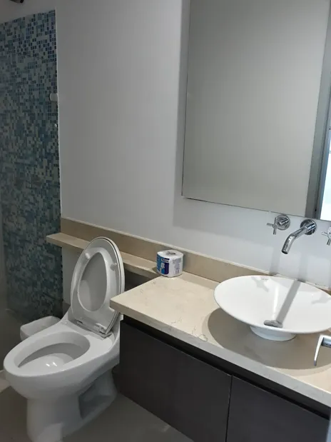 Baño interno del apartamento 3103 Edificio Palmetto Eliptic