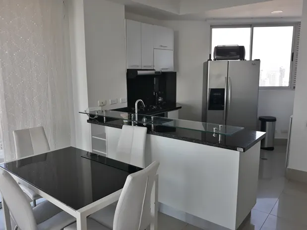 Cocina equipada con nevera estufa licuadora, sanduchera, menaje de mesa y cocina