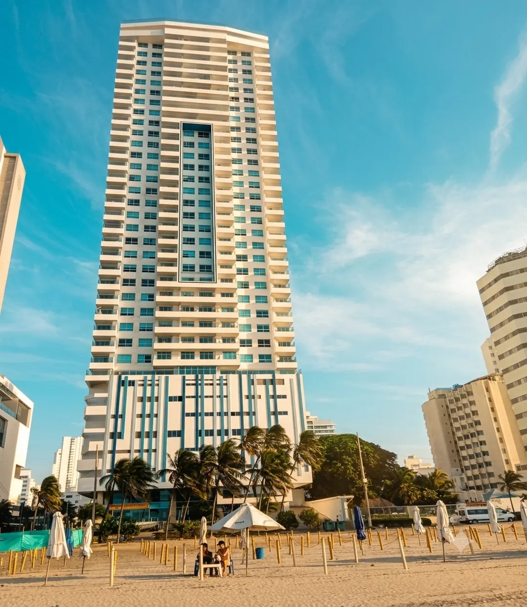 Vista Frontal desde el mar del Edificio Palmetto Beach