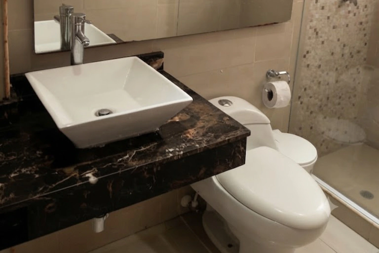 Baño moderno del hospedaje una alcoba Cartagena Escape Plaza 503AT
