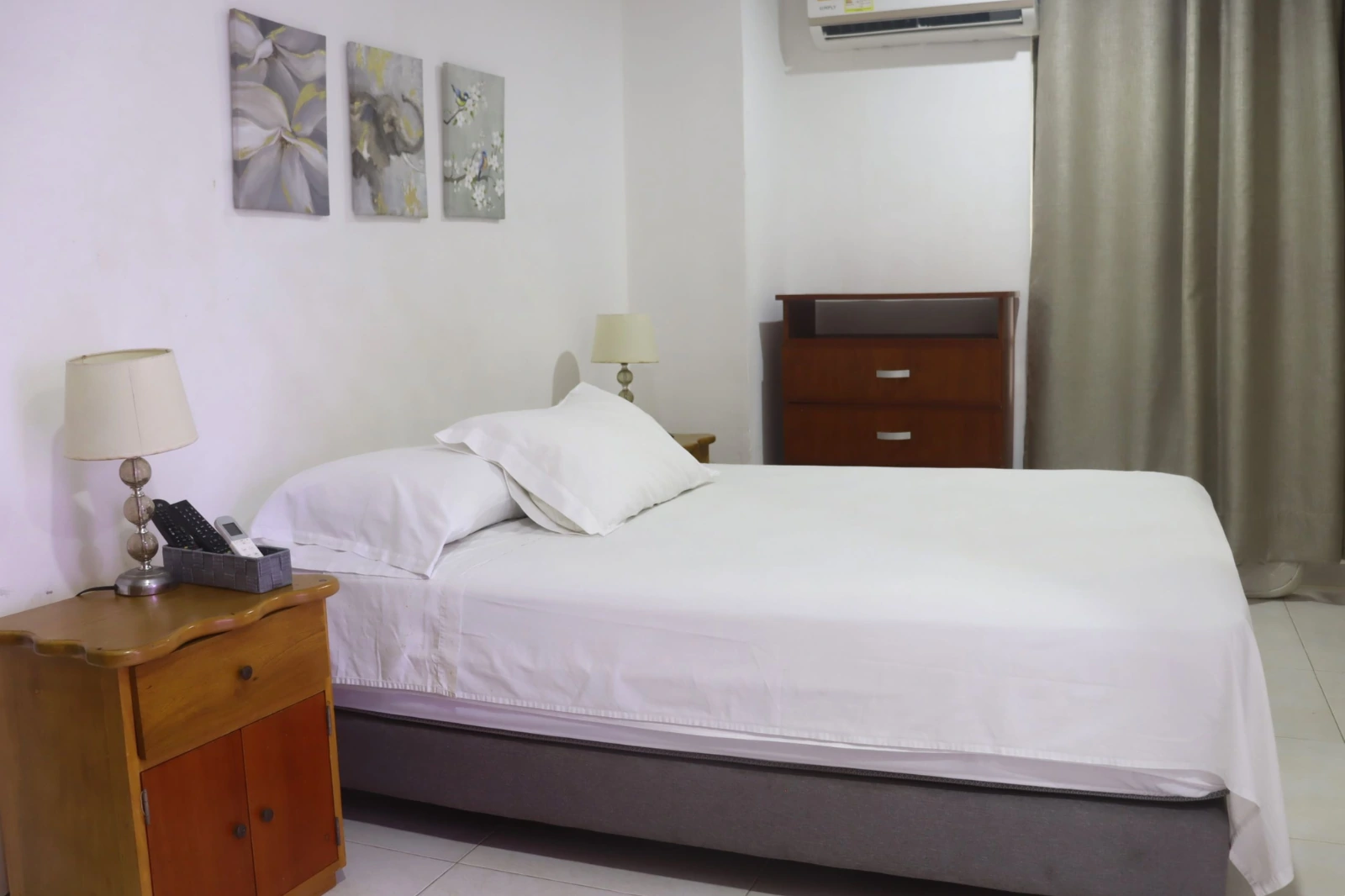 Alcoba principal del apartamento 802 AM dos alcobas. Edificio Cartagena Escape Plaza.