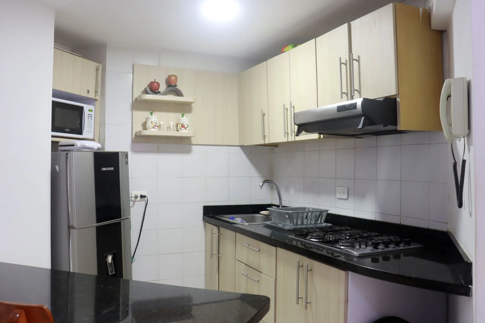 Cocina Y mesón americano Del apartamento. 802 AM edificio Cartagena escape plaza.