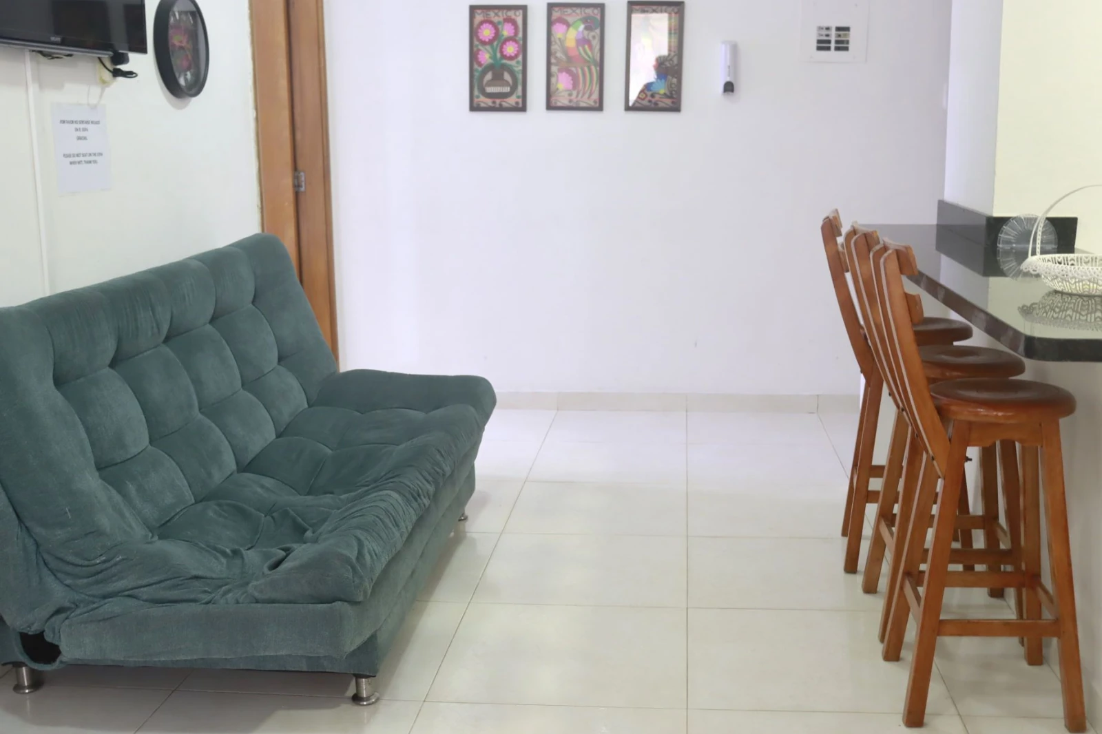 Sofacama doble de apoyo ubicado en la sala comedor del apartamento 802 AM de edificio Cartagena escape plaza.