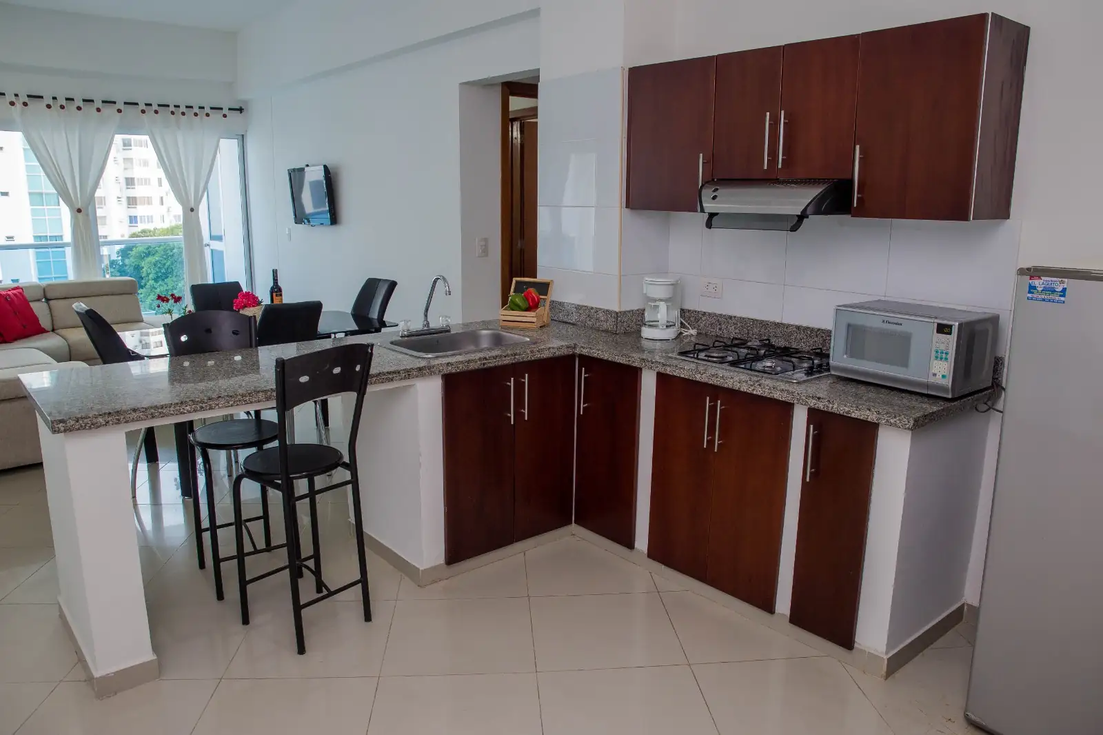 Cocina del Apartamento Dos alcobas Laguito Poseidón del Caribe 605