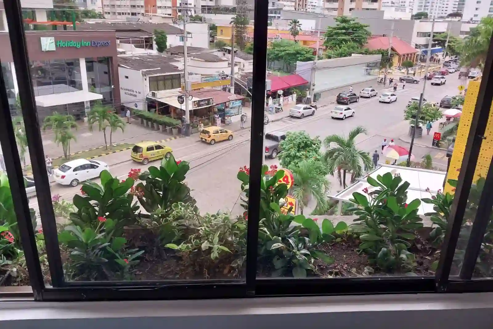Vista desde la sala del apartamento 1203AT a la Avenida San Martin de Bocagrande