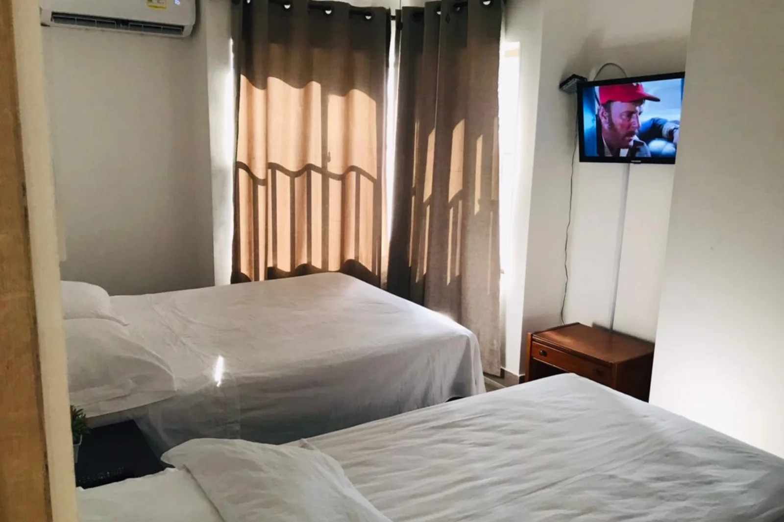 Alcoba Principal con dos camas para su comoda esgtadia del Apartamento Una Alcoba en Cartagena Escape Plaza 1203AT en Bocagrande Cartagena