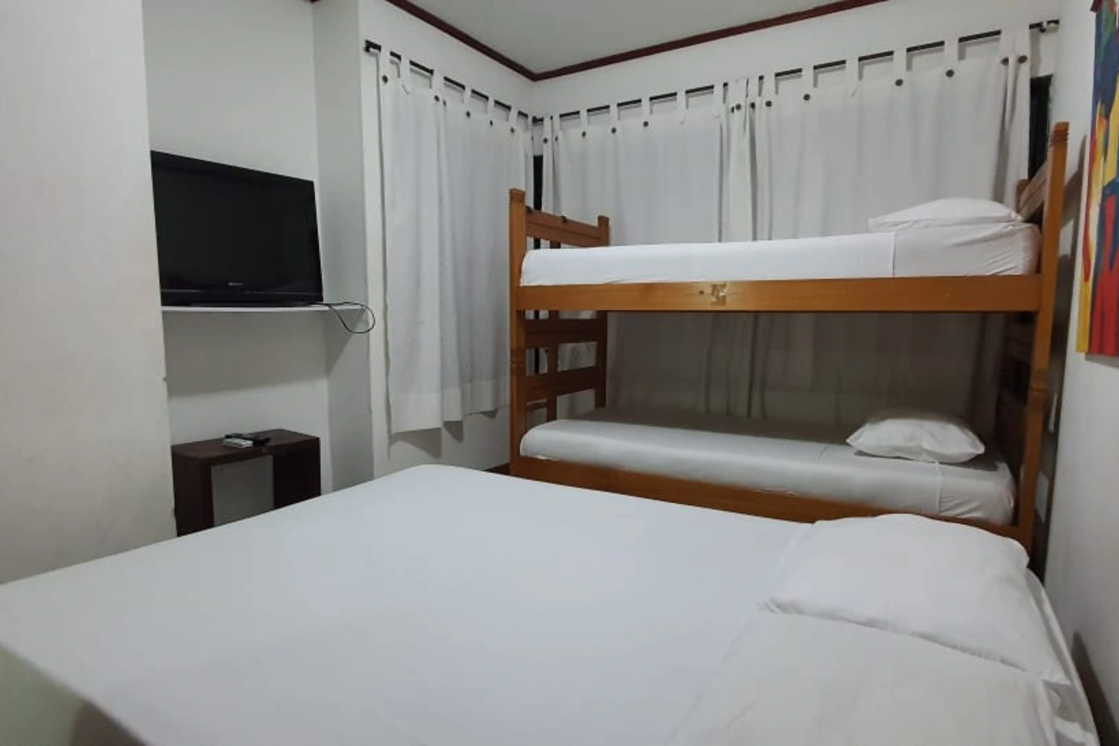 Alcoba Auxiliar con una cma doble matrimonial y un camarote de dos literas Apartamento 2 Alcobas Cartagena Escape Plaza 1301AT