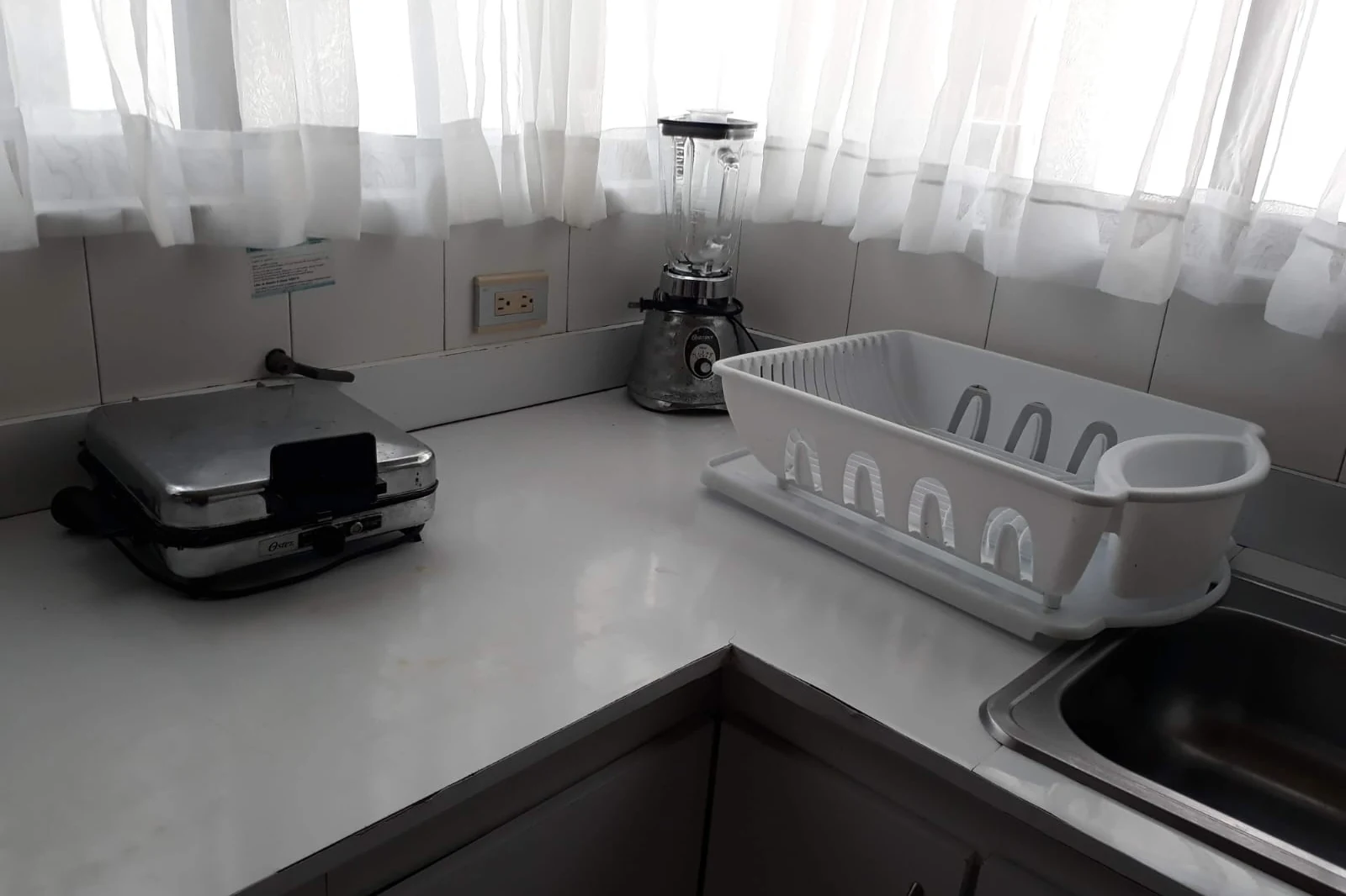 Cocina equipada con licuadora, sanduchera y de mas eb el Apartamento 2 Alcobas Cartagena Escape Plaza 1301AT