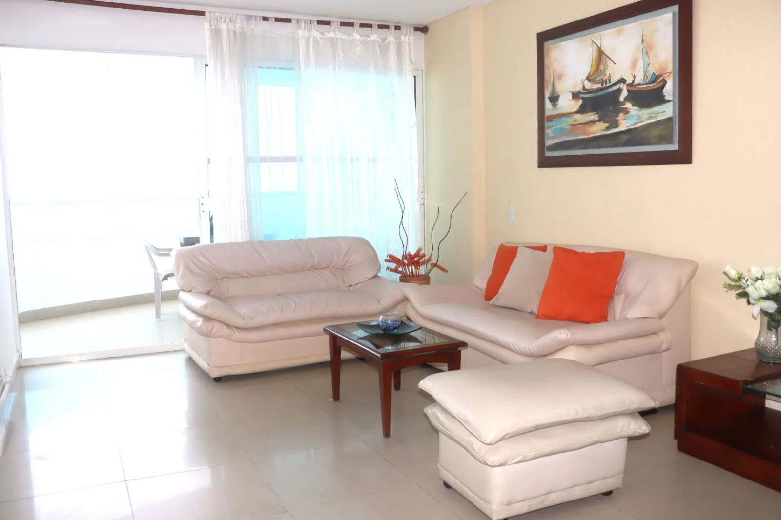 Sala Comedor para su completo descanso en el Apartamento Alojamiento Familiar en Torres del Lago 1502B