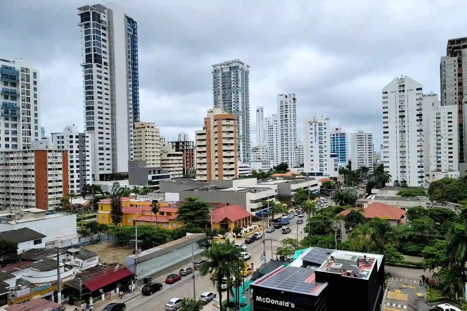 Vista a la Avenida San Martin de Bocagrande desde el Apartamento 801AM Edificio Cartagena Escape Plaza