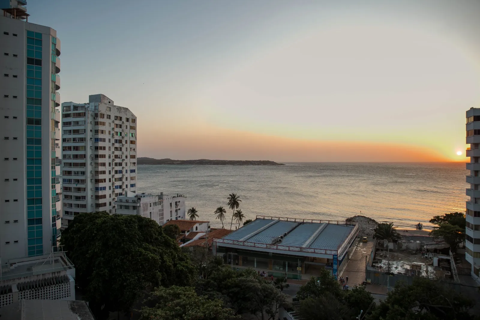 Esto es lo que veras desde el balcón del apartamento de tres habitaciones familiar en Poseidón del Caribe barrio El Laguito Cartagena